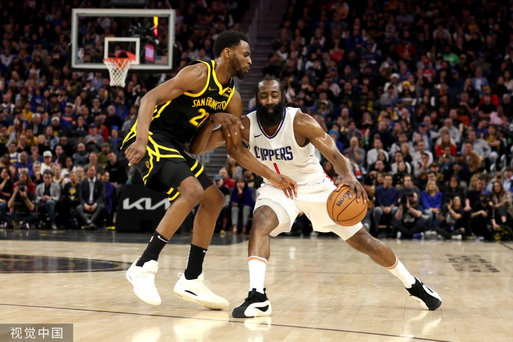 发光的绿茵 发光的绿茵