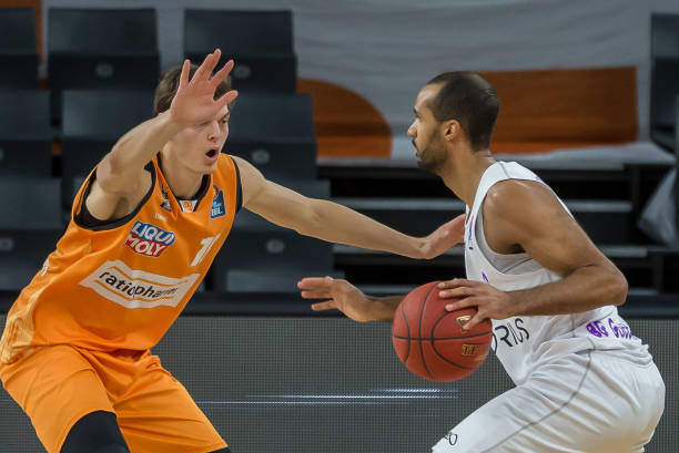 西的比赛中 西的比赛中